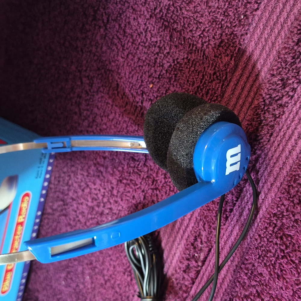 M&M's Blue Character Radio with Headphones Collectors Series - Picture 6 of 8